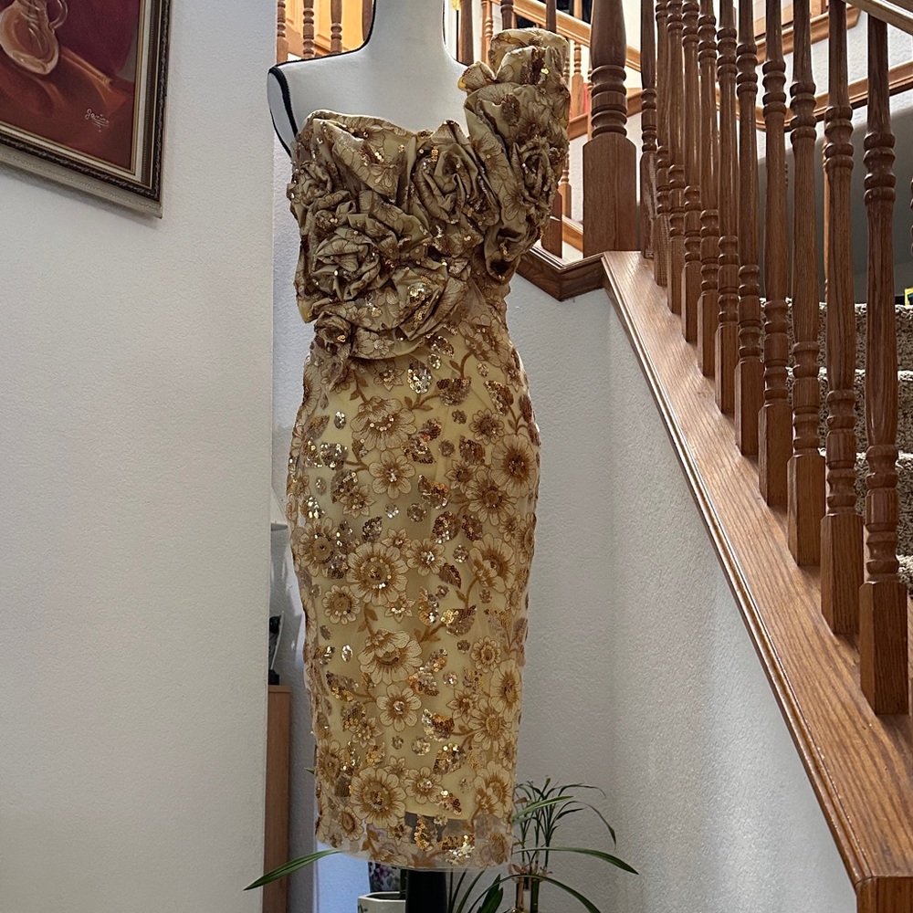 Elegant Badgley Mischka Gold Floral sequins Dress